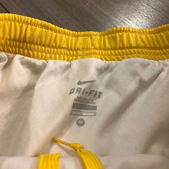Nike LiveStrong Yellow Athletic Workout Shorts Women Medium Bin E-48 - Picture 3 of 5